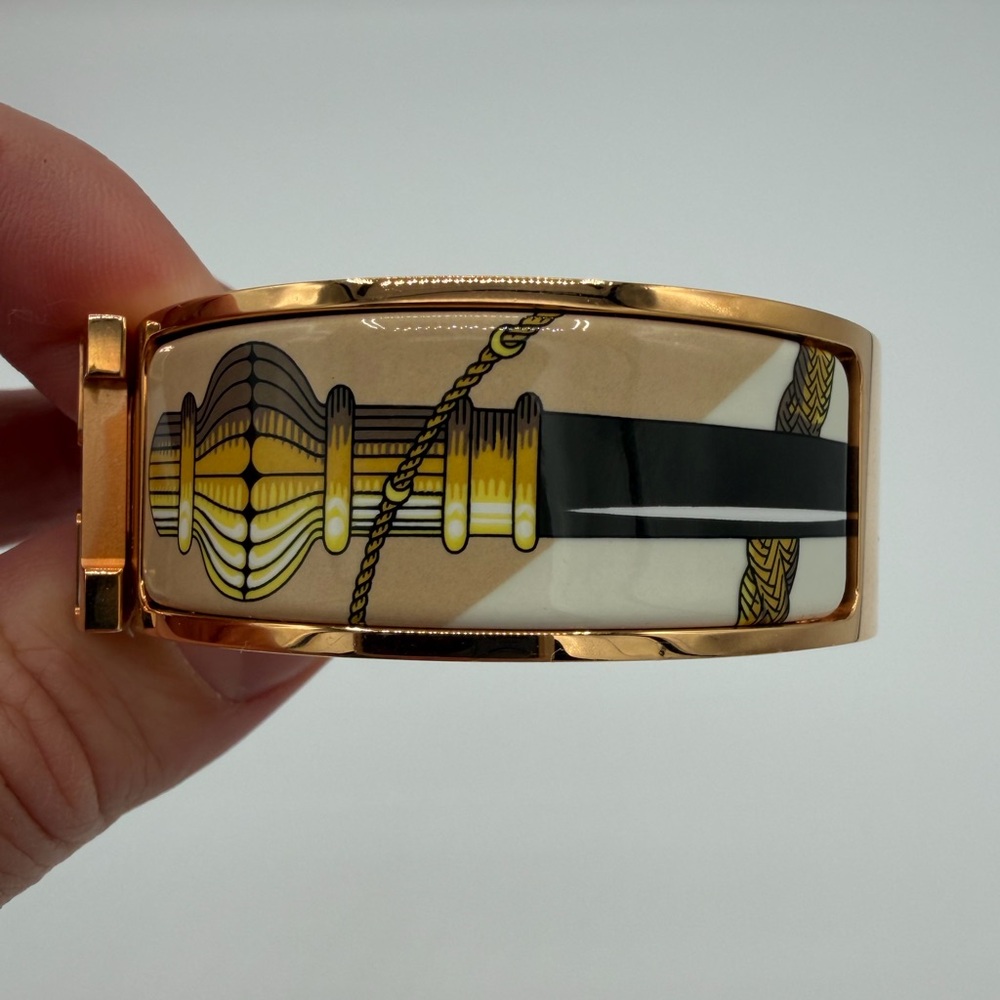 Brand New Hermès Clic H Enamel Wide Bracelet in Rose Gold - Picture 4 of 6